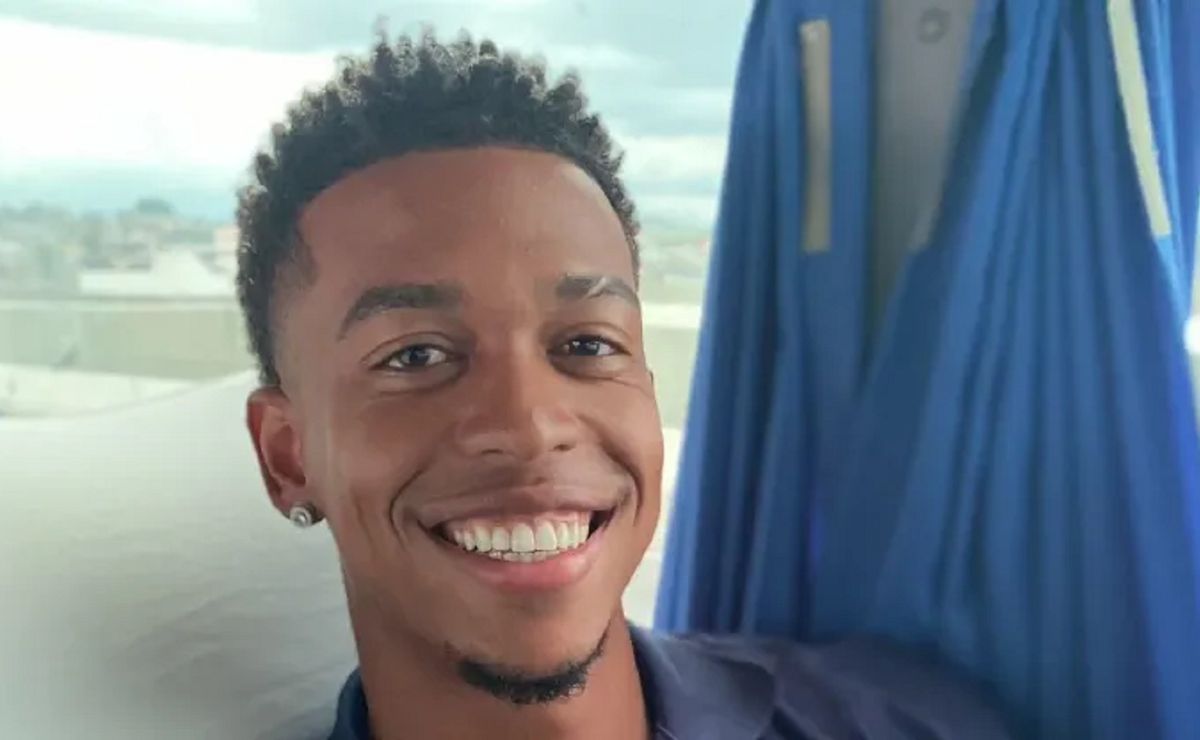 carlinhos é relacionado para enfrentar o fluminense após passar por momentos difíceis