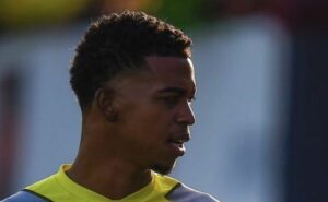 futuro de carlinhos no flamengo é decretado e atacante terá mais chances com tite sem gabigol