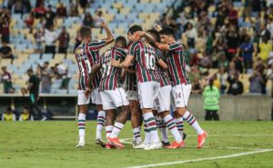 mesmo com empate, jogadores do fluminense ganham três dias de folga