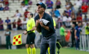 demissão de renato no grêmio vai culminar na queda para série b, diz torcida 