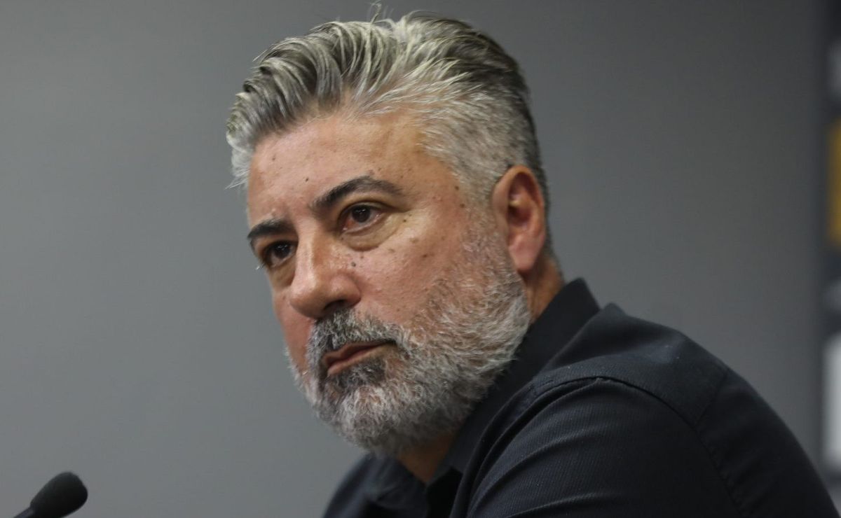 torcida do santos fica inconformada com saída encaminhada por alexandre gallo na vila