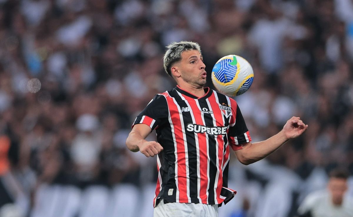 calleri elogiou gol de coronado dentro de campo em corinthians x são paulo 