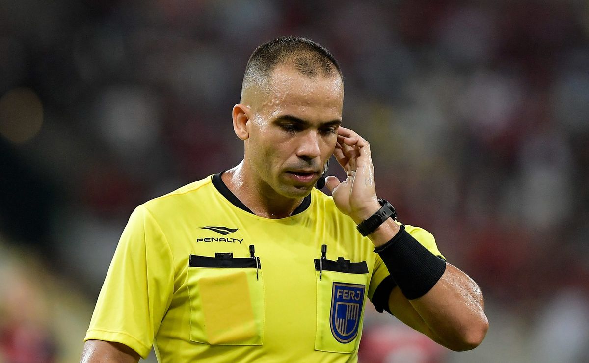 santos recebe áudio do var sobre gol anulado de furch: "É muito ajustado"