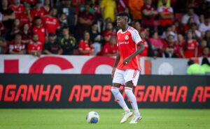 internacional deve ter dupla de zaga invicta diante do delfín na sula