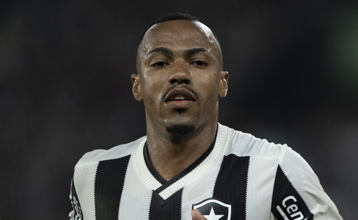 sem a criatividade de marlon freitas, o meio campo do botafogo não funcionou na derrota para o criciúma