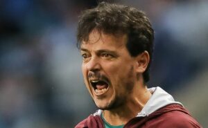 resposta de diniz não anima e corinthians decide fazer contato com carille