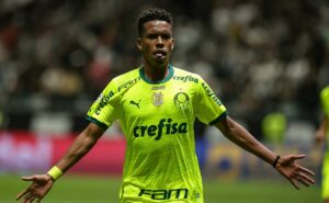 estêvão, do palmeiras é vendido ao chelsea e está nas maiores vendas da história do futebol brasileiro; veja lista