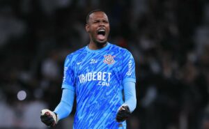 corinthians afasta carlos miguel e goleiro faz atividades separado de elenco