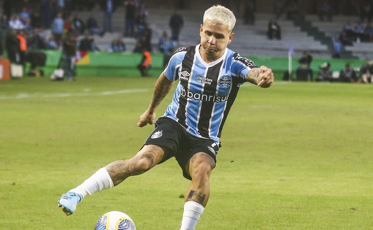 pênalti infantil em derrota para o bragantino retrata momento do grêmio após tragédia