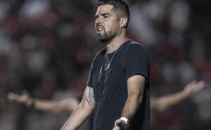 corinthians abre 2 x 0 mas cede empate no fim do jogo; confira as notas