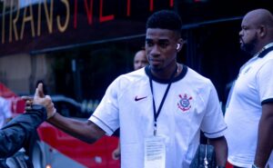 corinthians atrasa parcela de r$ 6 milhões da compra de félix torres 