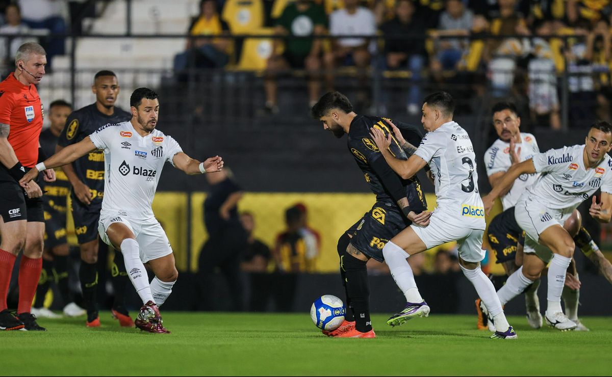 torcida do santos cobra jogadores após mais uma derrota na série b