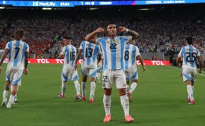 messi passa novamente em branco, mas argentina vence o chile por 1 a 0