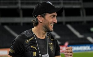 zubeldía trabalha nos bastidores para ter retorno importante diante do internacional