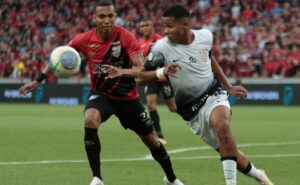 corinthians consegue empate nos acréscimos contra athletico pr pelo brasileirão