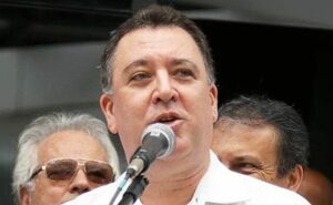 novo treinador no santos: torcida escolhe substituto e fernando diniz é sugerido para marcelo teixeira