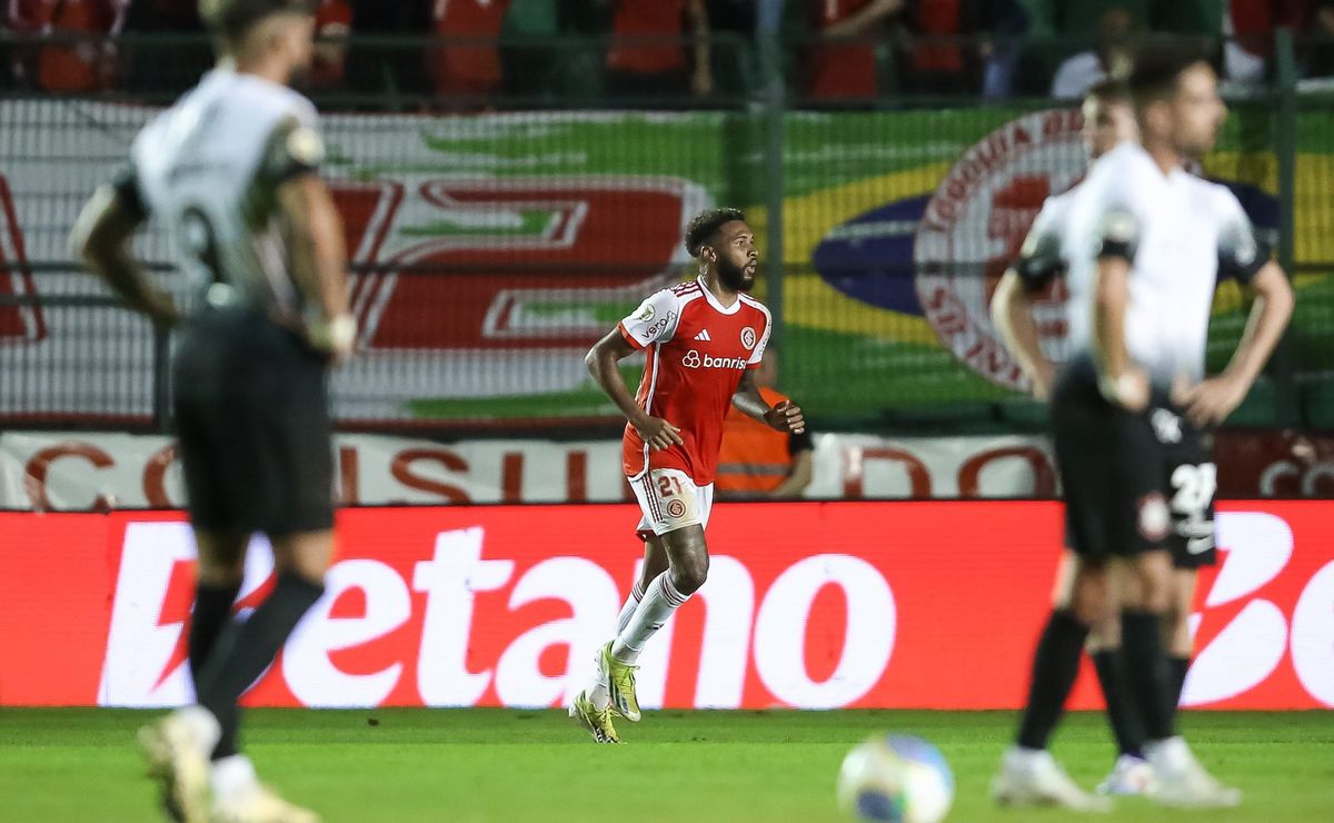 corinthians perde para o internacional e entra na zona de rebaixamento do brasileiro