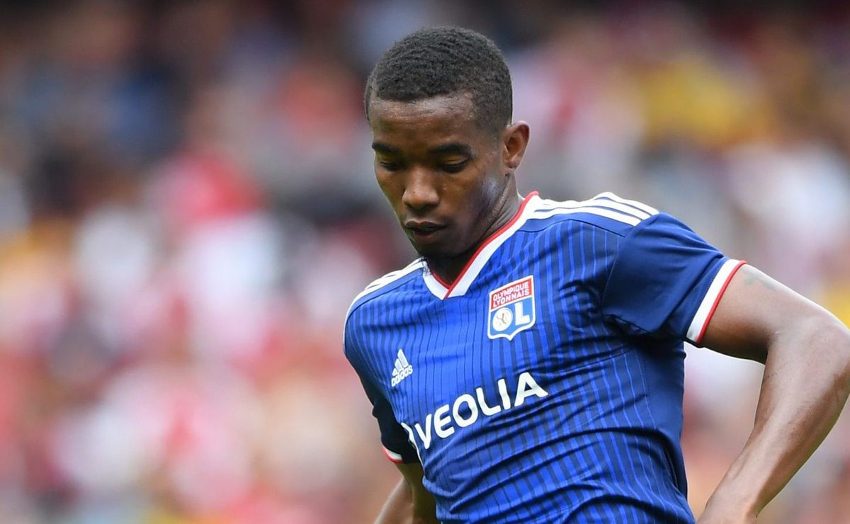 cruzeiro prepara pacotão de reforços com thiago mendes até a próxima semana 