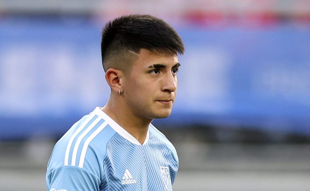 thiago almada recebe proposta da arábia saudita e textor é comunicado sobre sua escolha