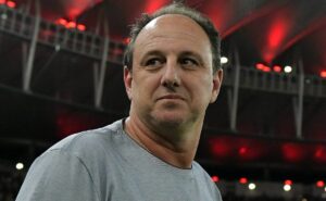 rogério ceni elogia o são paulo antes de jogo contra o bahia, mas faz alerta: “sofre com ausências”