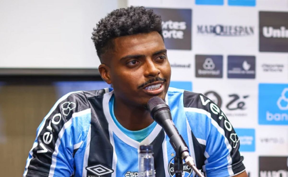 jemerson é apresentado ao grêmio e fala sobre críticas: “não deixo isso me afetar”