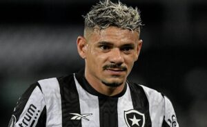 diniz liga alerta com tiquinho soares que deve voltar a ser titular em botafogo x fluminense