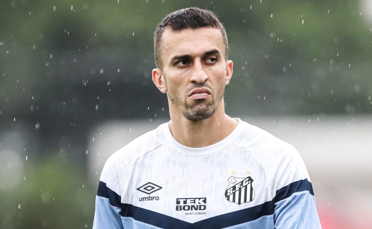 atlético mg decide contratar joão schmidt e aceita abater valores de patrick ao santos