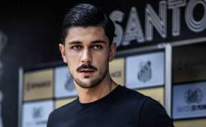 zaragoza esp faz proposta e santos avança para negociar joão basso; zagueiro tem convite de rival do brasil