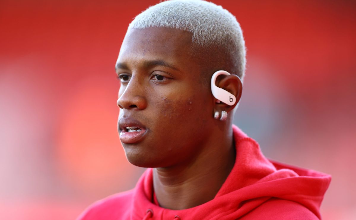 r$ 30 milhões: nottingham forest, de danilo, faz proposta para contratar riquelme, do palmeiras