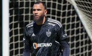 everson, goleiro do atlético mg, é detonado após derrota para o vitória