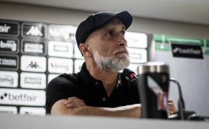 Álvaro pacheco não convence em treinos e jogador fica incomodado no vasco; entenda