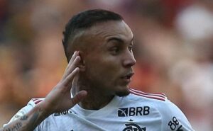 r$ 125 milhões: oferta para comprar everton cebolinha vem do catar e seu futuro é definido no flamengo