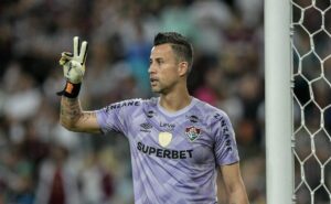 fábio iguala cristiano ronaldo e ceni em recorde mundial; entenda