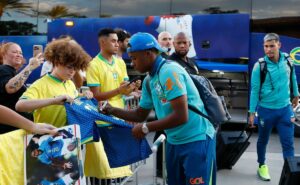 seleção brasileira chega na califórnia após atraso por problema em aeronave