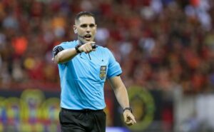 torcida do vasco fica brava com joão vitor gobi em derrota e expulsão de david