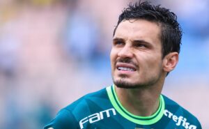 troca com raphael veiga pode cancelar contratação de claudinho no flamengo
