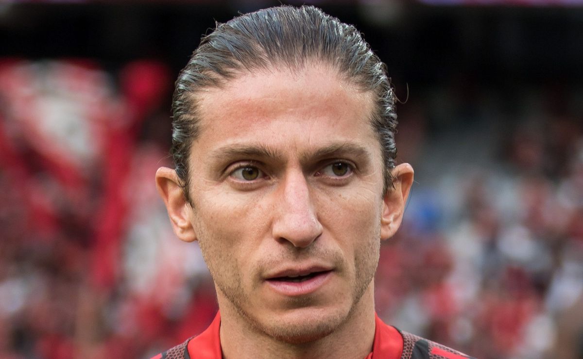 filipe luís conquista seu primeiro título como técnico no sub 17 do flamengo e se emociona