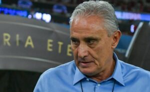 tite surpreende em provável escalação e barra léo ortiz dos titulares do flamengo