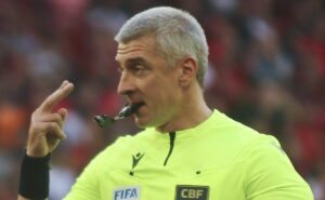 na bronca: em empate ‘na raça’, torcedores do flamengo criticam a arbitragem de daronco