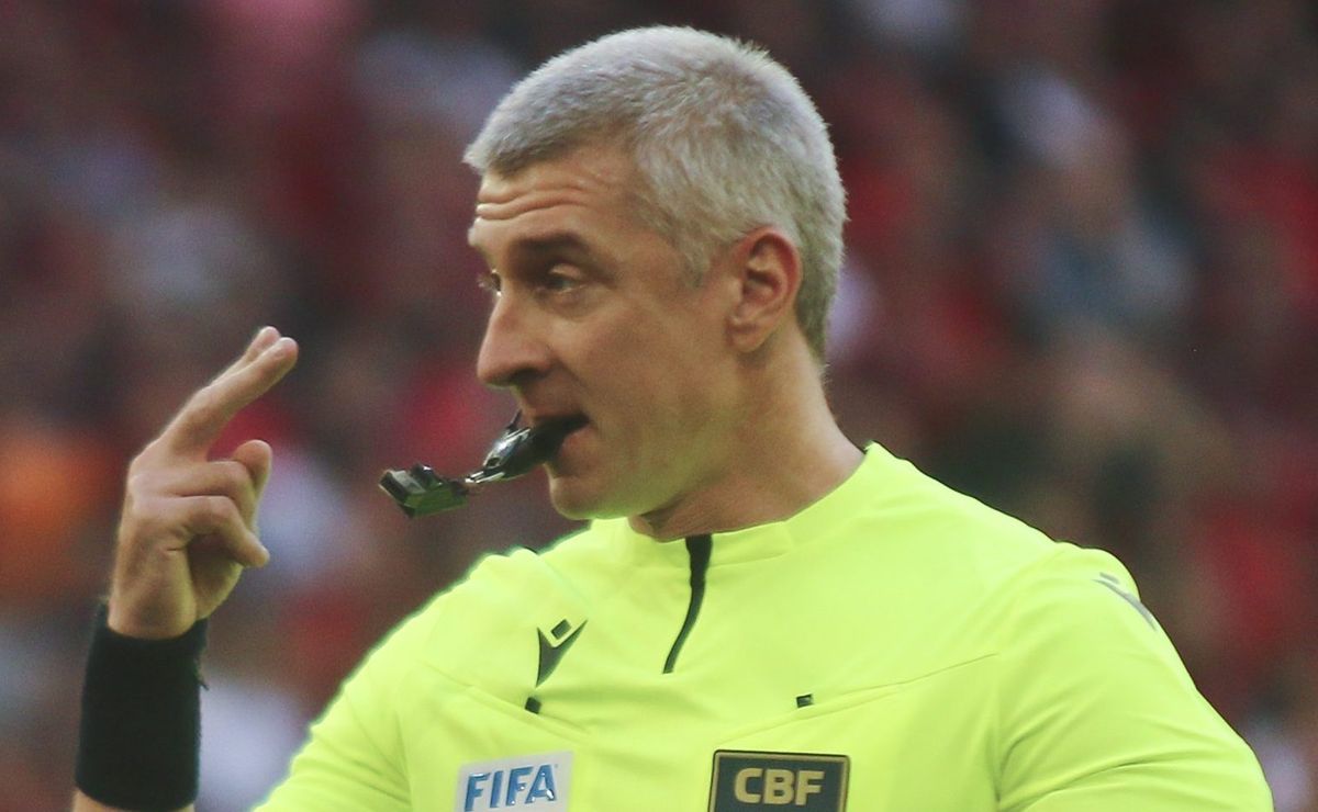 na bronca: em empate ‘na raça’, torcedores do flamengo criticam a arbitragem de daronco