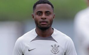 palacios é a novidade do corinthians contra o atlético/go e vira opção para hugo