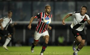 destaque do são paulo, lucas se pronuncia após goleada contra o vasco: "seguimos na luta"