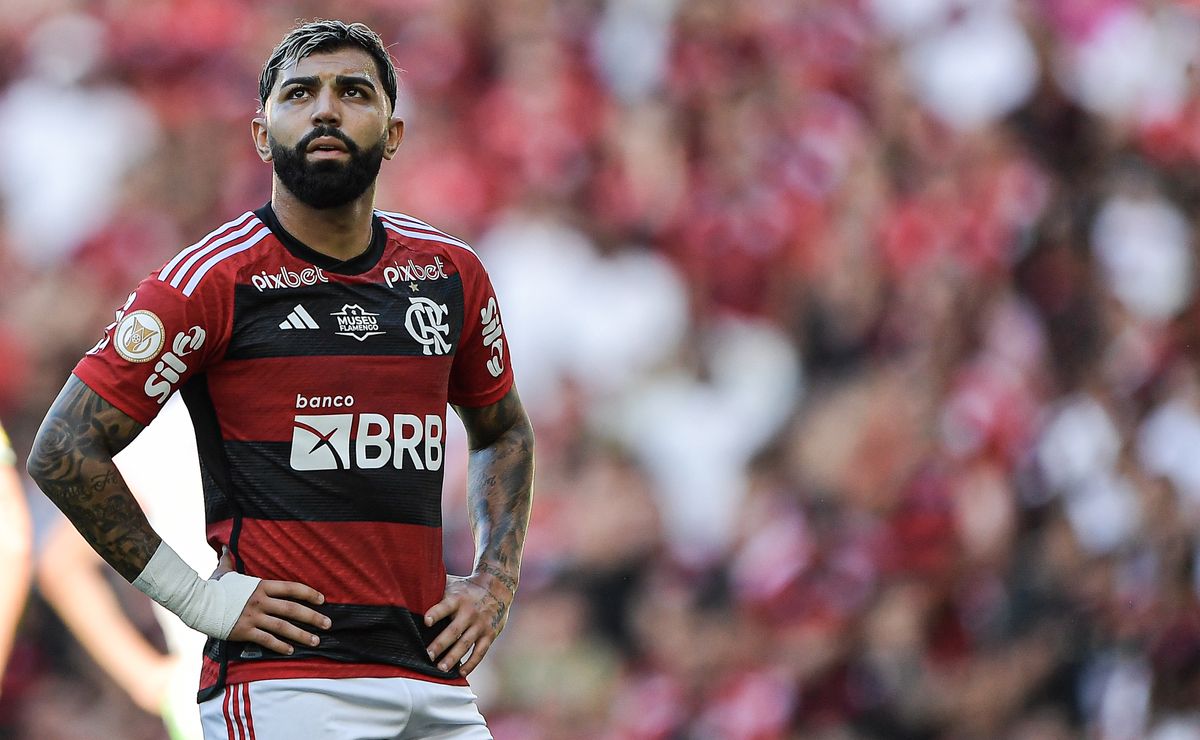 com possibilidade de deixar o flamengo, gabigol é ovacionado pela torcida ao entrar no jogo 