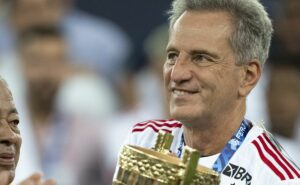 landim conclui venda de atacante do flamengo para europa e mantém 32% do passe 