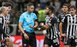 atlético mineiro questiona súmula sobre a expulsão de hulk: "faltou com a verdade"
