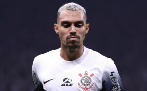 matheuzinho não convence e deve ser barrado por antónio oliveira no corinthians