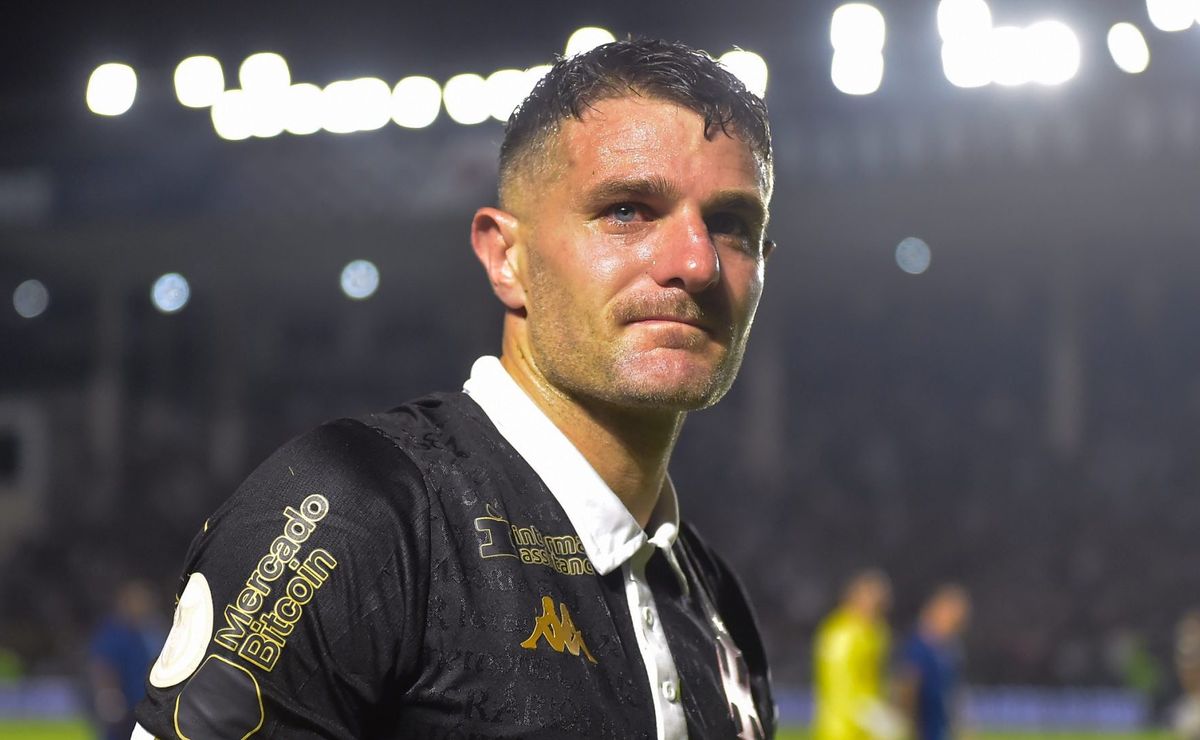 vegetti se revolta após goleada e cobra elenco do vasco no vestiário