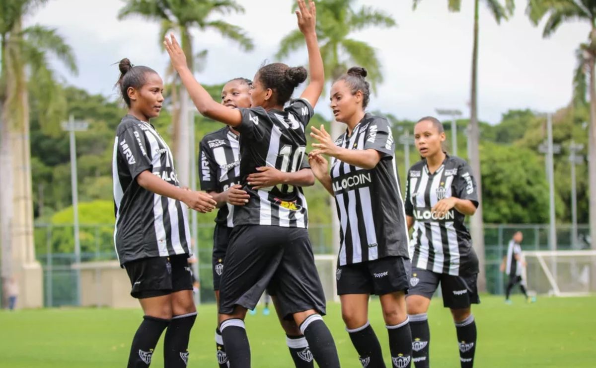 cercado de polêmicas, atlético mg 'coroa' campanha vexatória e está rebaixado no brasileirão feminino