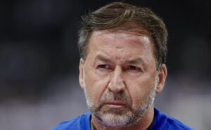 r$ 23 milhões: nome agrada augusto melo e corinthians abre conversas por goleiro cleiton, do bragantino