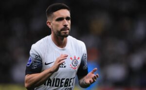 antónio oliveira opta pelo retorno de igor coronado entre os titulares do corinthians